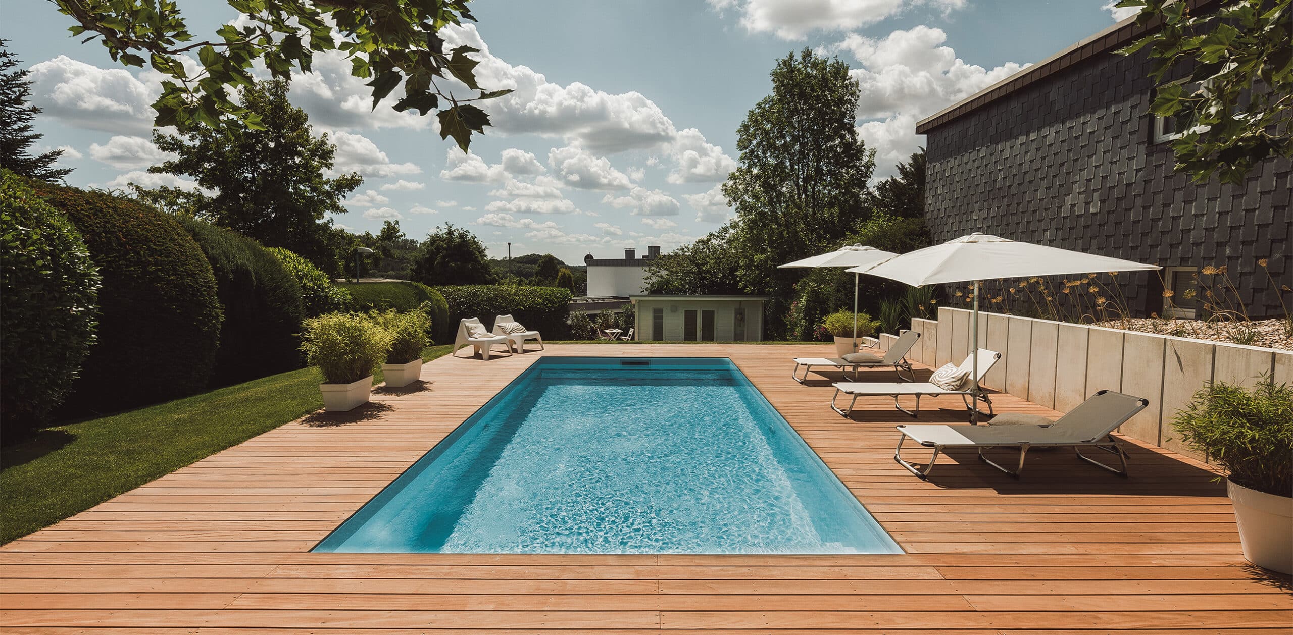 Exklusive PoolGestaltung inkl. Gartenbau von Sollazzo & Wetzel